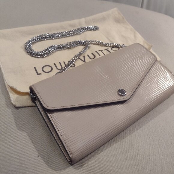 Authentic Louis Vuitton WOC epi leather in taupe - Picture 1 of 15